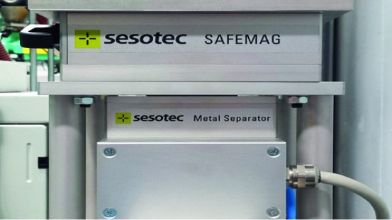 Double safety: PROTECTOR 40 metal detector in combination with the SAFEMAG magnetic separator.