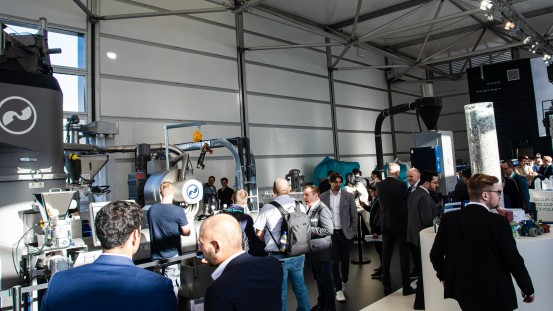 The daily live recycling demonstrations and the exhibition with around 70 products made from recyclate attracted huge numbers of visitors to the EREMA Circonomc Centre at this year's K. (Photo: EREMA)
