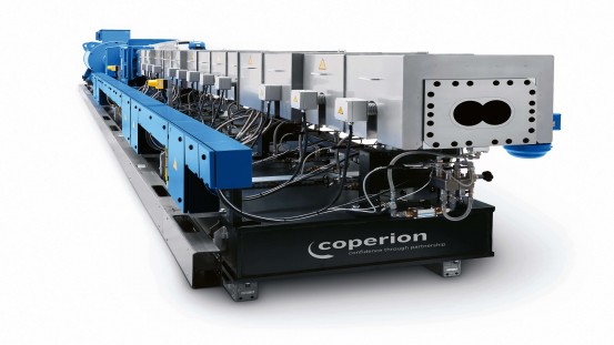 ZSK twin screw extruders from Coperion ensure especially energy-efficient, continuous reactor loading in chemical plastics recycling.
